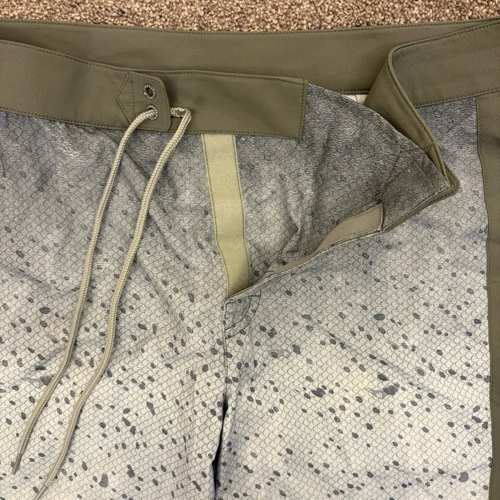 Vineyard Vines Mens Swim Trunks Shorts Size 34 Gray Zipped Pocket Drawstring EUC